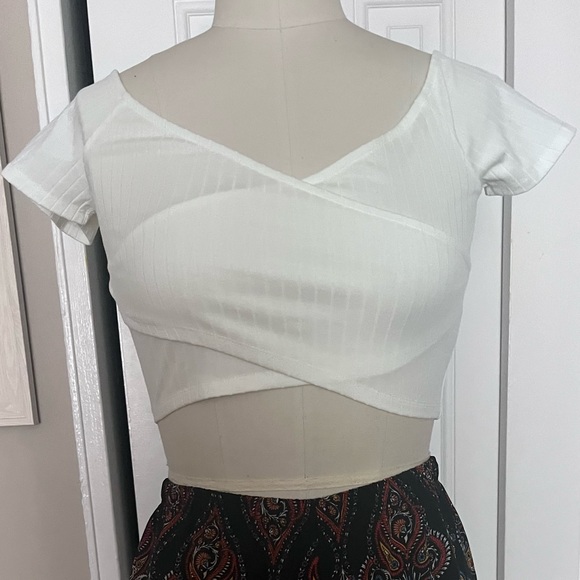 Crop top - Picture 1 of 3